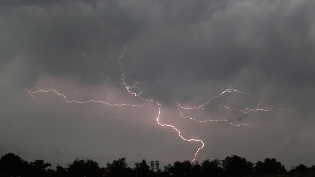 В Ростовской области объявили штормовое предупреждение из-за сильных ливней с грозами