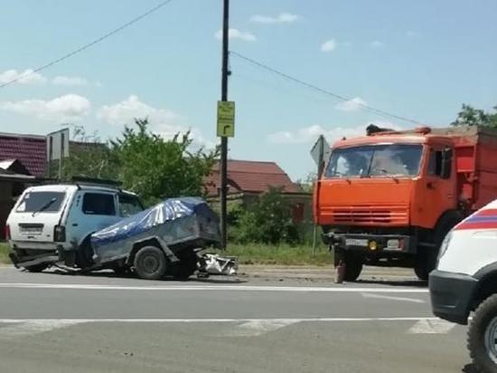 Три человека пострадали в массовом ДТП с грузовиком и «Нивой» в Каменске