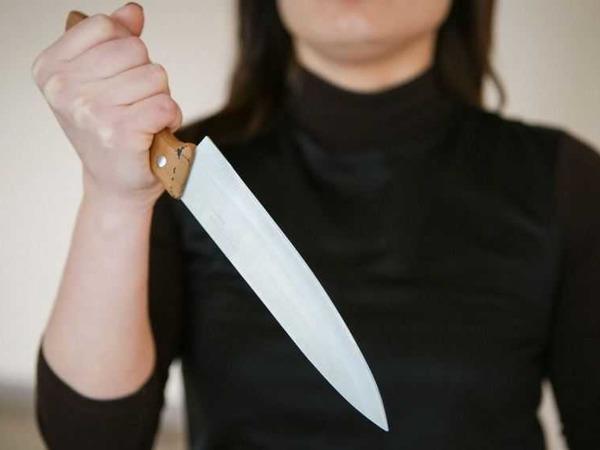 Две жительницы Каменска напали на пенсионера с ножом