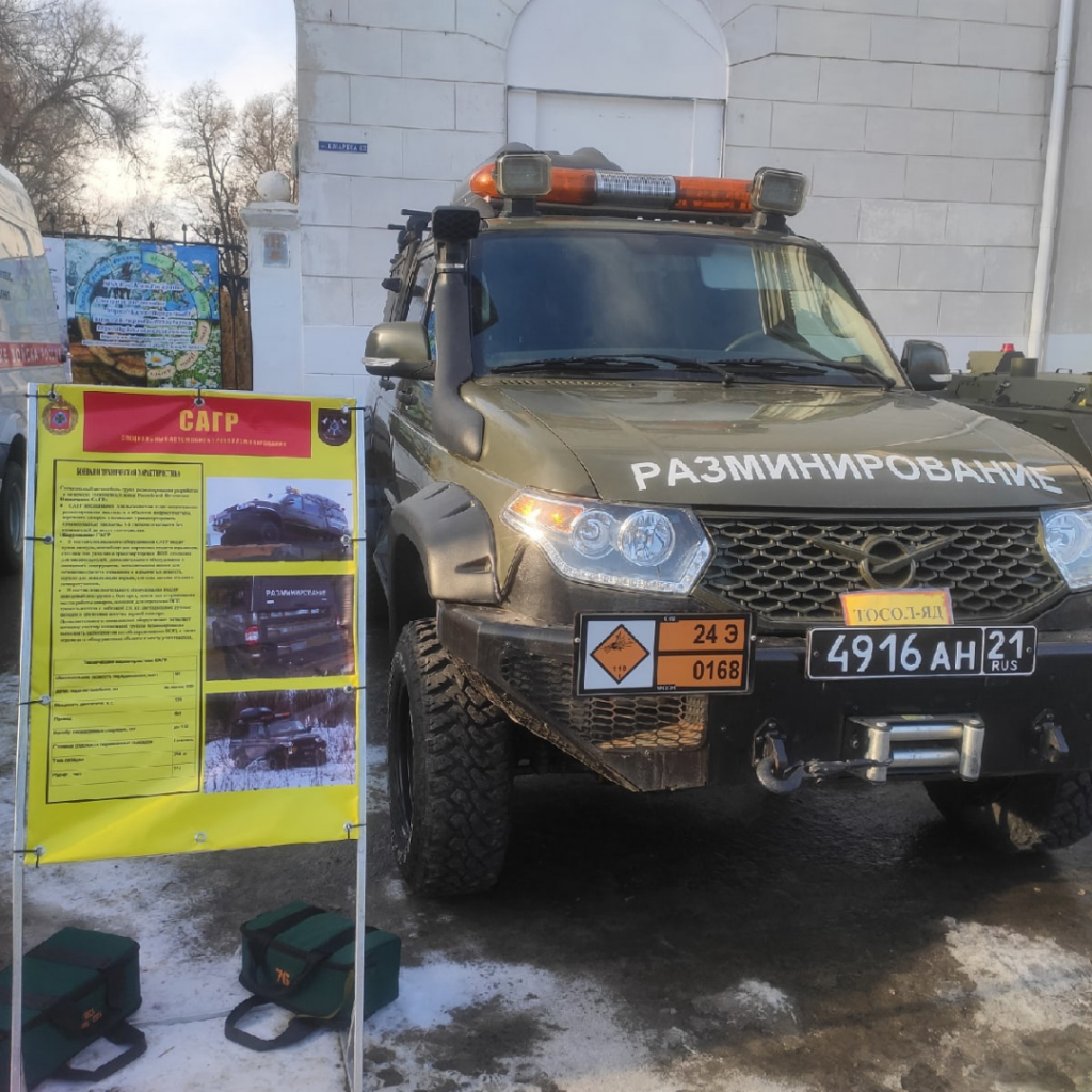 В Каменске проходит выставка военной техники | 21.01.2022 |  Каменск-Шахтинский - БезФормата