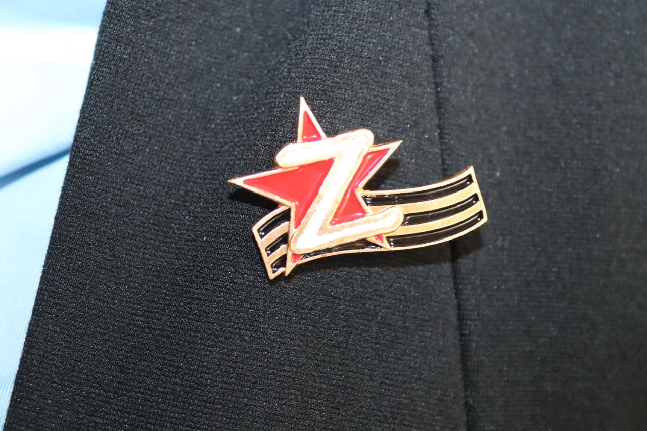 В Ростовской области завод выпустил значки с символикой «Z»
