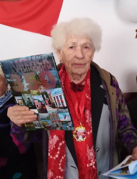 Каменчанка ветеран труда Галина Владимировна Кукузова отмечает 90-летний юбилей!