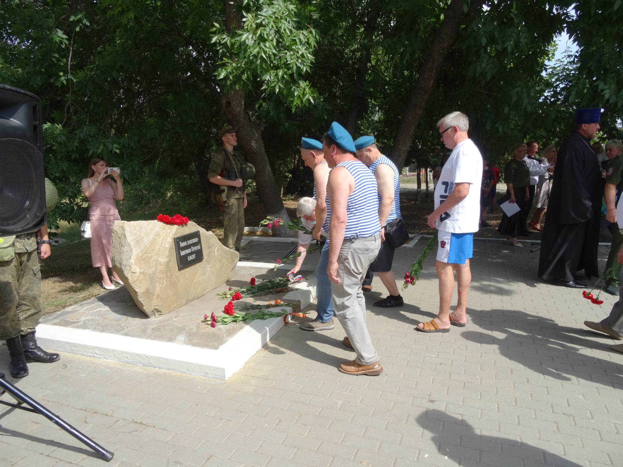 Сегодня в каменске шахтинском. С днем ВДВ. Памятный камень. Праздник ВДВ Г.Каменск-Уральский 2022 г.. Каменск-Шахтинский.