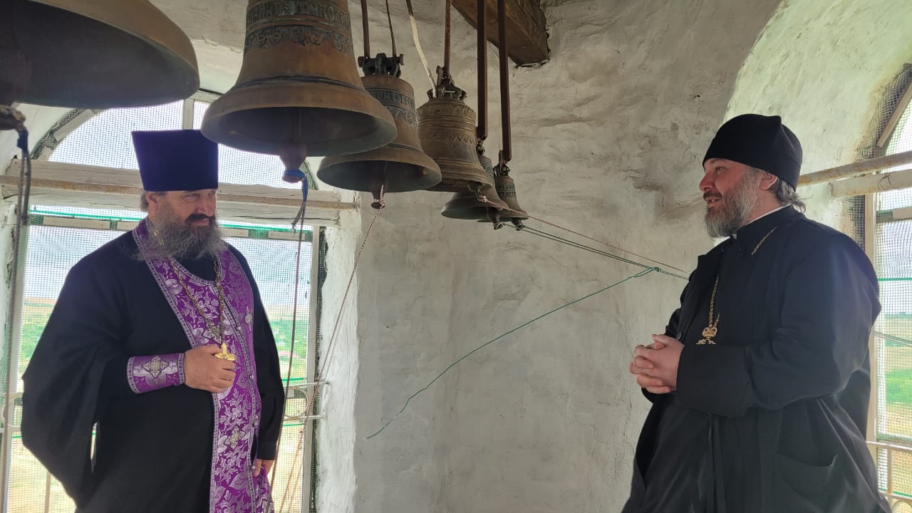Преосвященнейший епископ Симон ознакомился с этапами восстановления храма Святой Троицы в хуторе Волченский