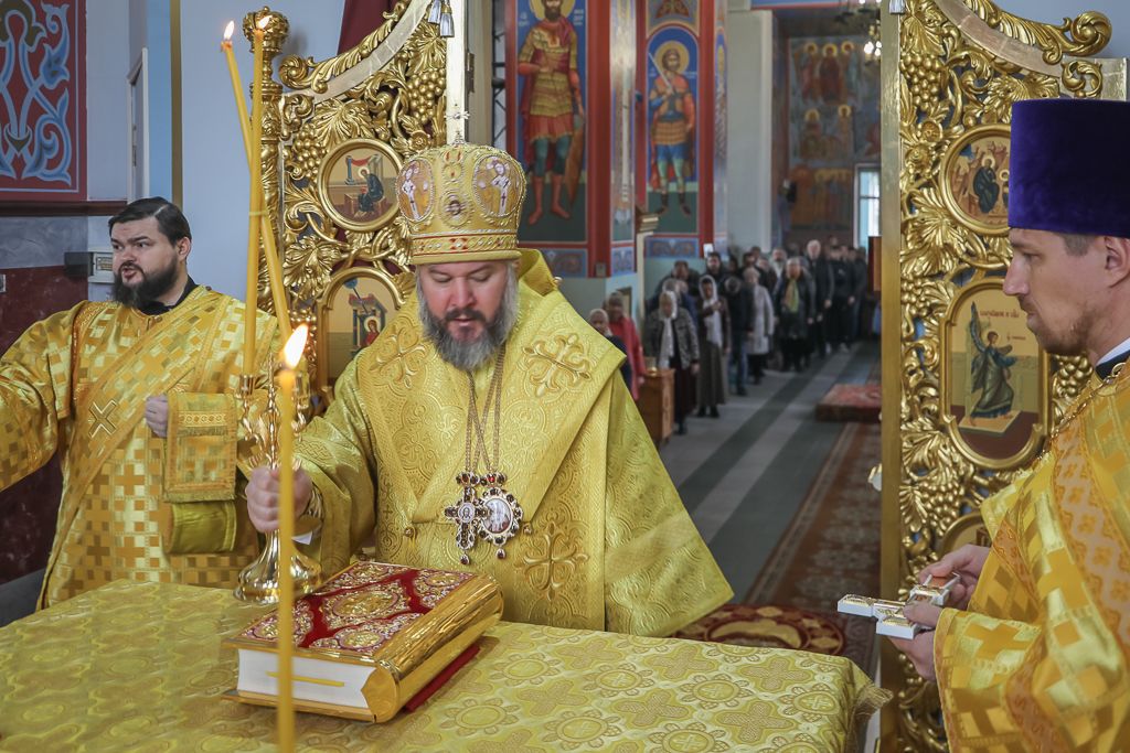 Преосвященнейший епископ Симон с архипастырским визитом посетил приход Покрова Богородицы города Каменск-Шахтинский