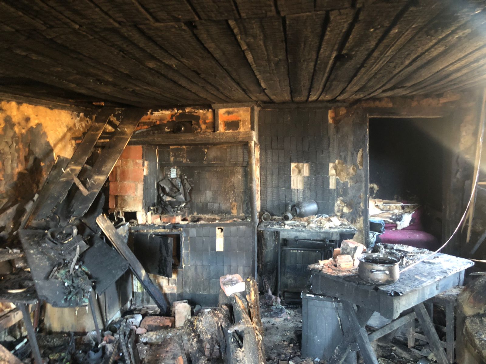Многодетная семья пострадала от пожара. Нужна помощь