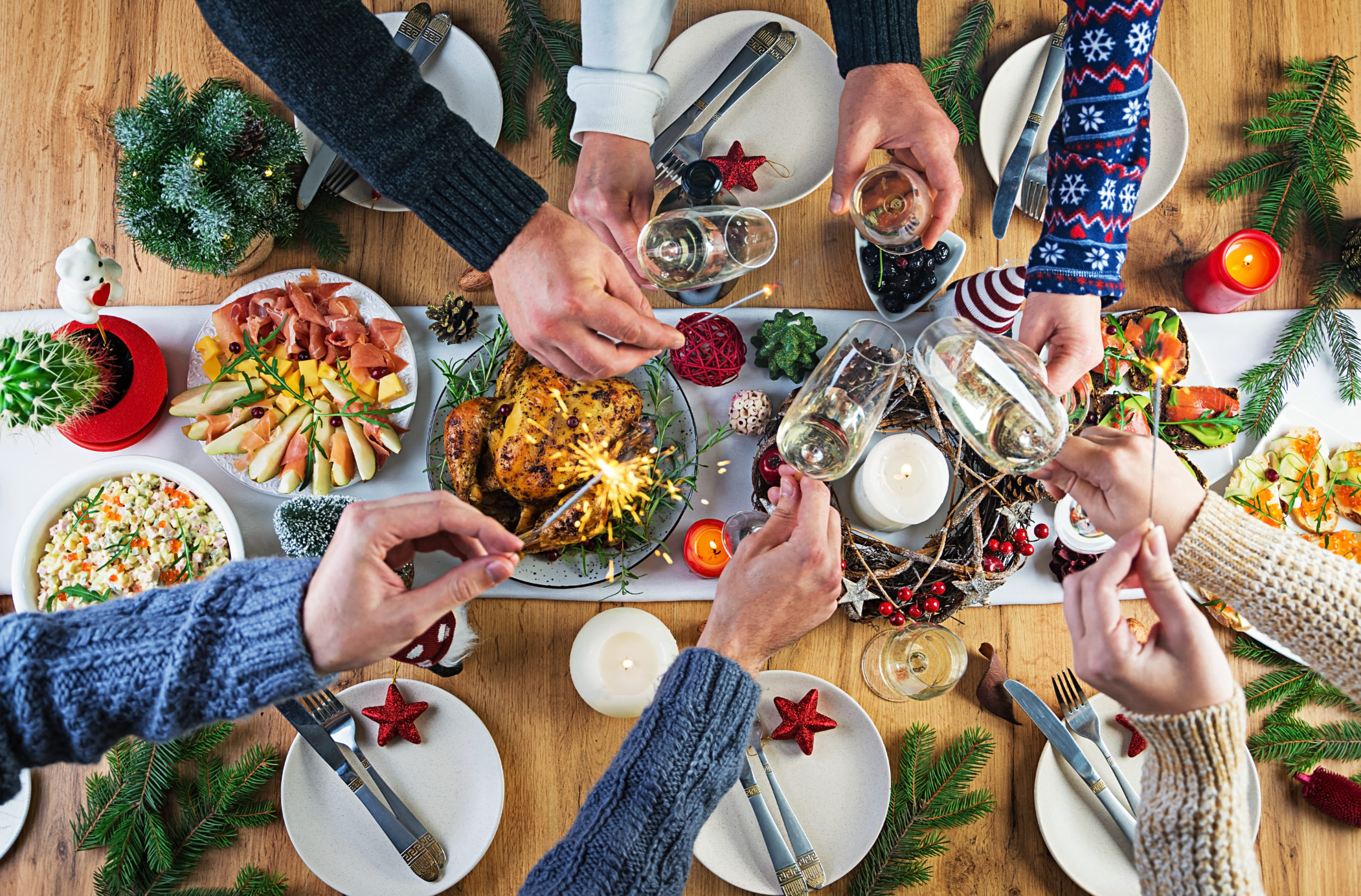 Как правильно встречать Новый год 2023 — новогодние блюда, наряды, подарки
