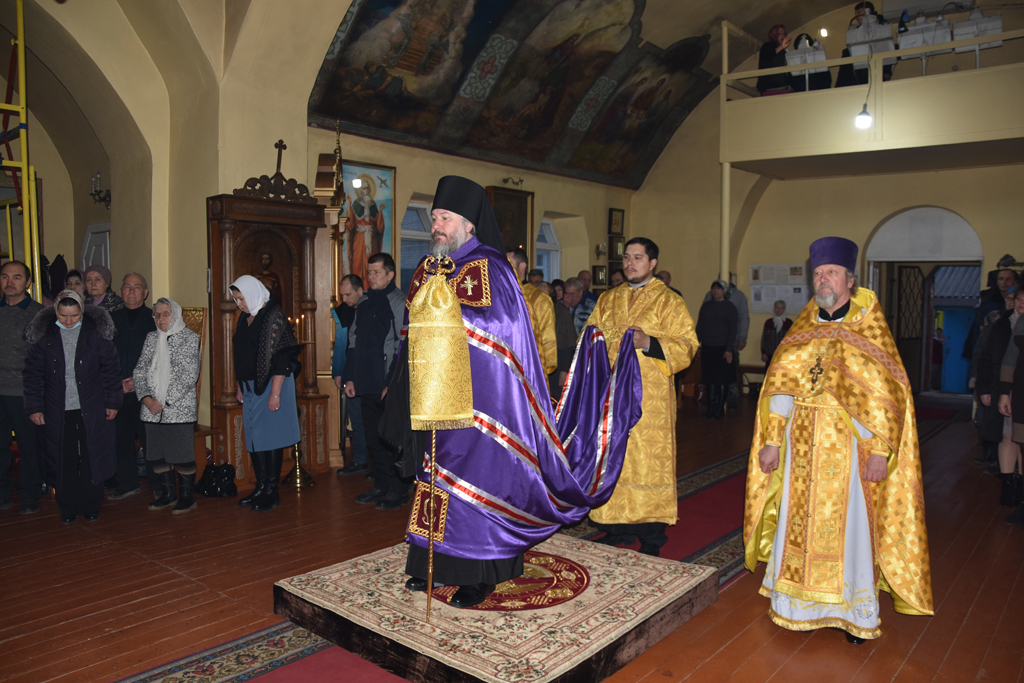 Преосвященнейший епископ Симон с архипастырским визитом посетил приход великомученика Пантелеимона Целителя поселка Глубокий