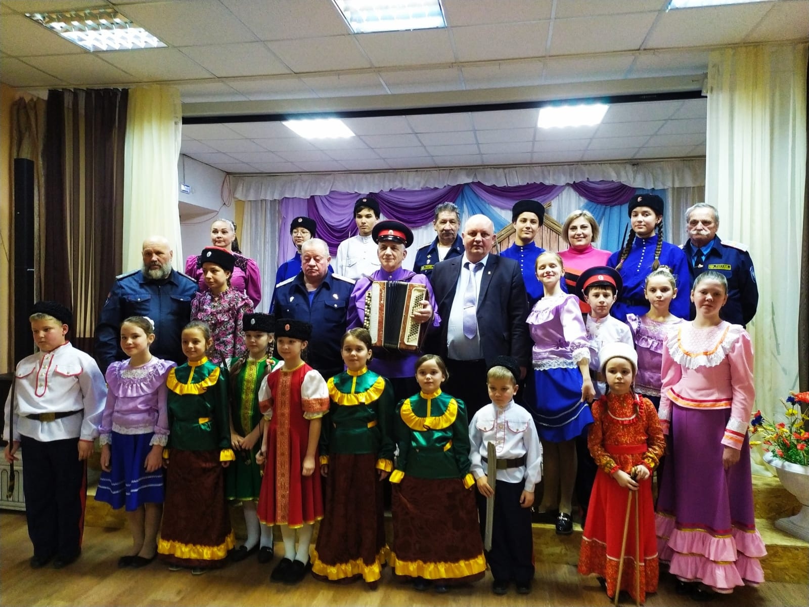 В Заводском показали песенные и обрядовые традиции казачества