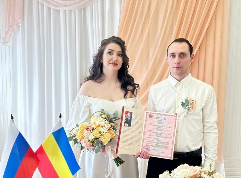 100-й брак в Каменске-Шахтинском: поздравляем молодоженов!