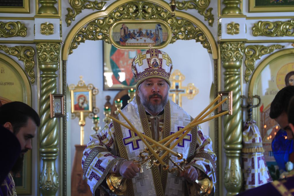 Епископ Шахтинский и Миллеровский Симон провел Божественную литургию в микрорайоне Заводском