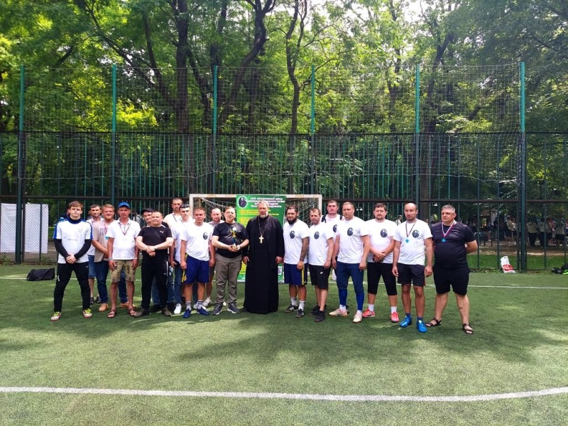Команда Центра имени святого Иоанна Кронштадтского Шахтинской епархии стала победителем ежегодного футбольного турнира, посвященного Международному Дню борьбы с наркоманией