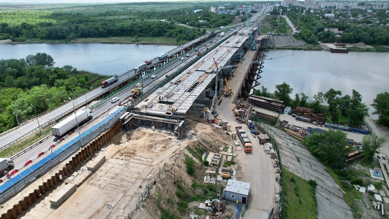 Реконструкция моста через реку Северский Донец идет с опережением графика
