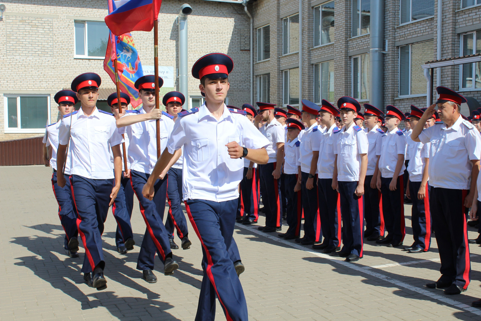 Более тысячи воспитанников казачьих кадетских корпусов надели форму 1 сентября