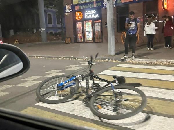 В Каменске велосипедист попал под колеса легковушки