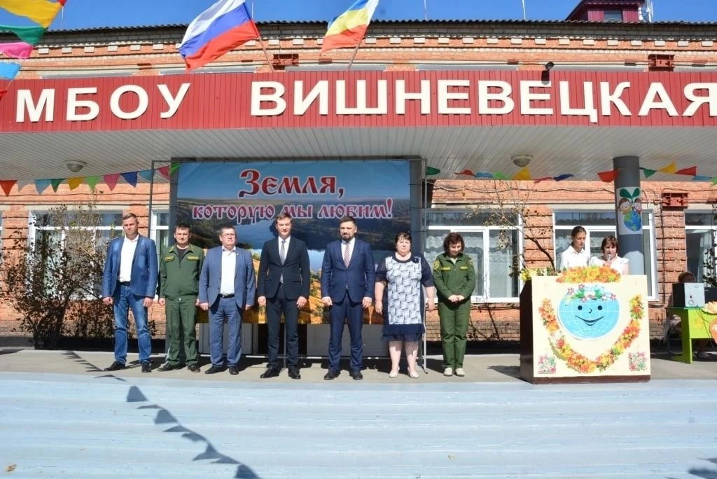 Первый замминистра природных ресурсов и экологии Ростовской области побывал в Вишневецкой школе