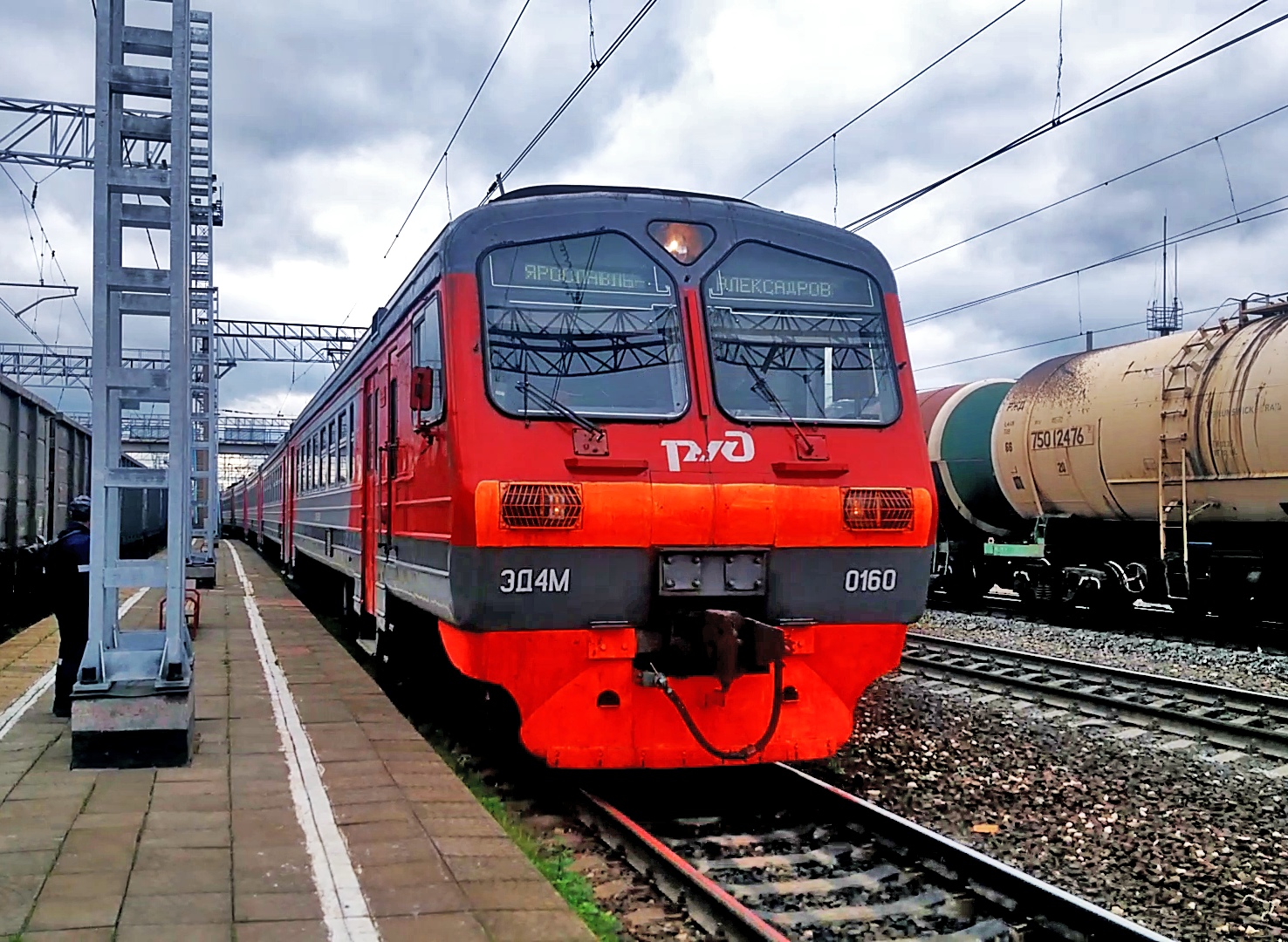 График движения ряда пригородных поездов на направлении Ростов – Лихая изменится в связи с проведением плановых работ