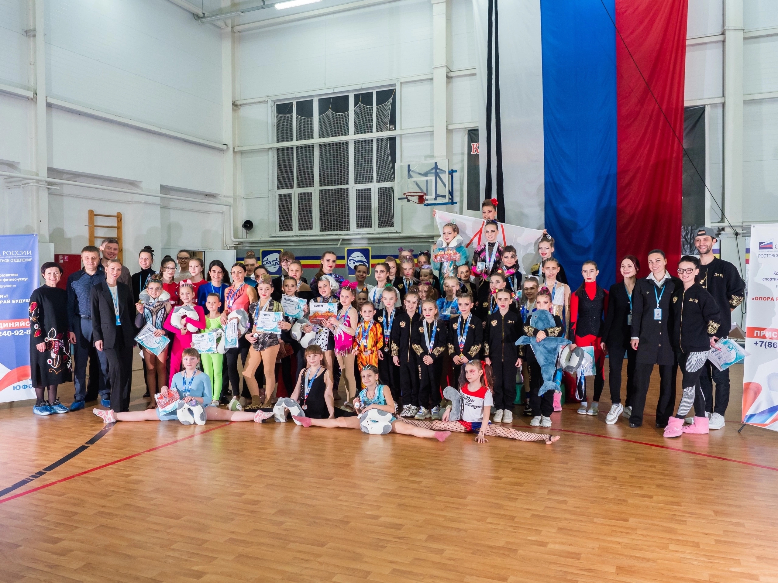 В Каменске-Шахтинском прошли соревнования по воздушной гимнастике
