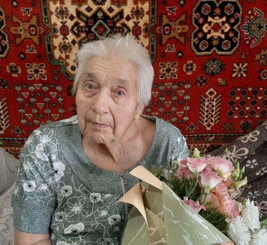 Жительнице блокадного Ленинграда Лидии Дмитриевне Королевой вручили памятный знак