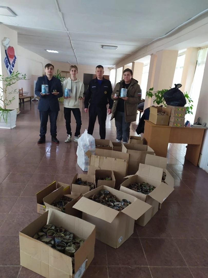 Студенты КТСиА в микрорайоне Заводском изготовили полтысячи окопных свечей