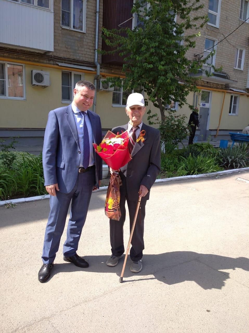 Глава администрации Каменска-Шахтинского поздравил ветеранов