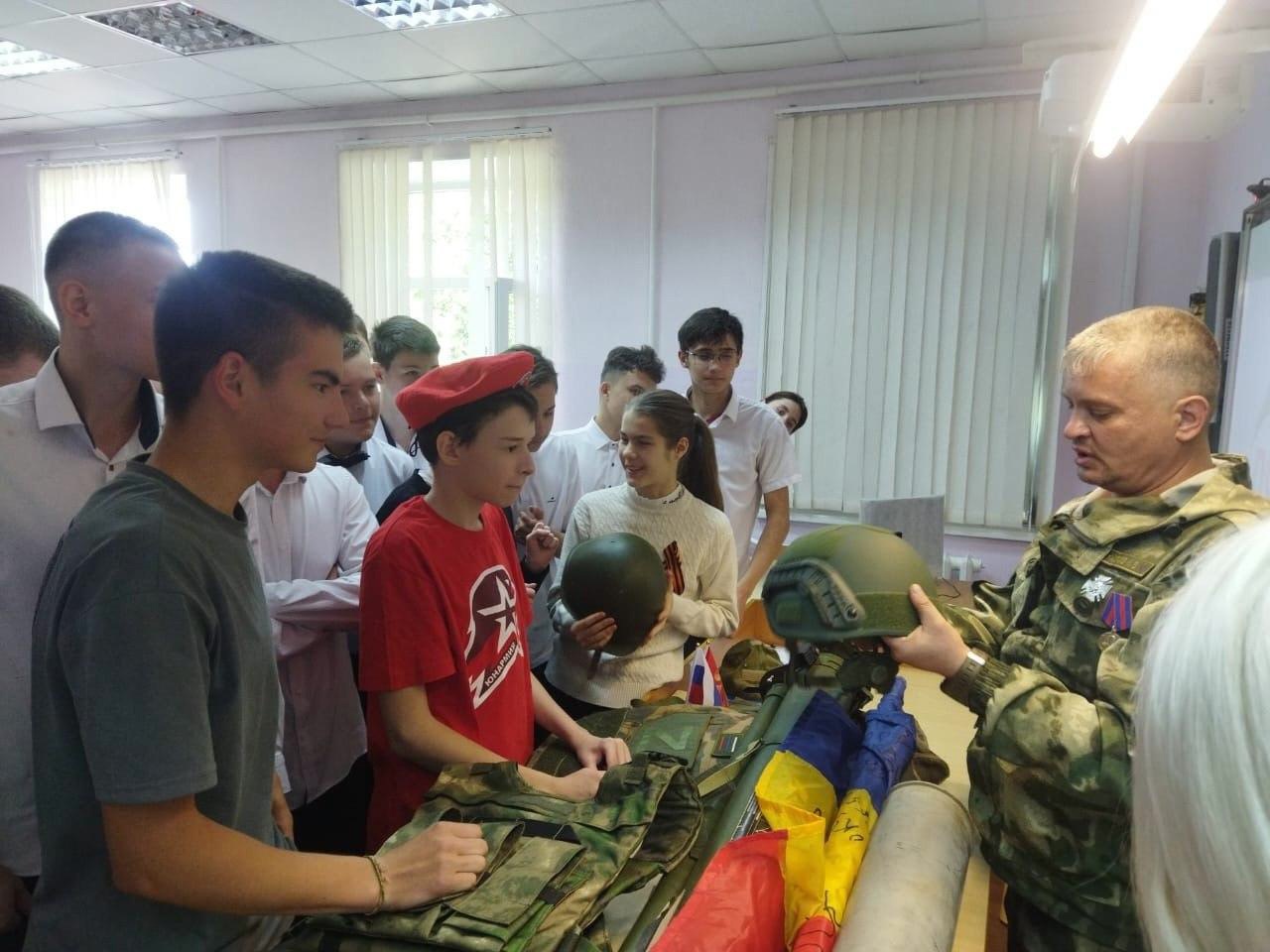 В Скородумовской школе прошла акция «Шевроны на фронт»