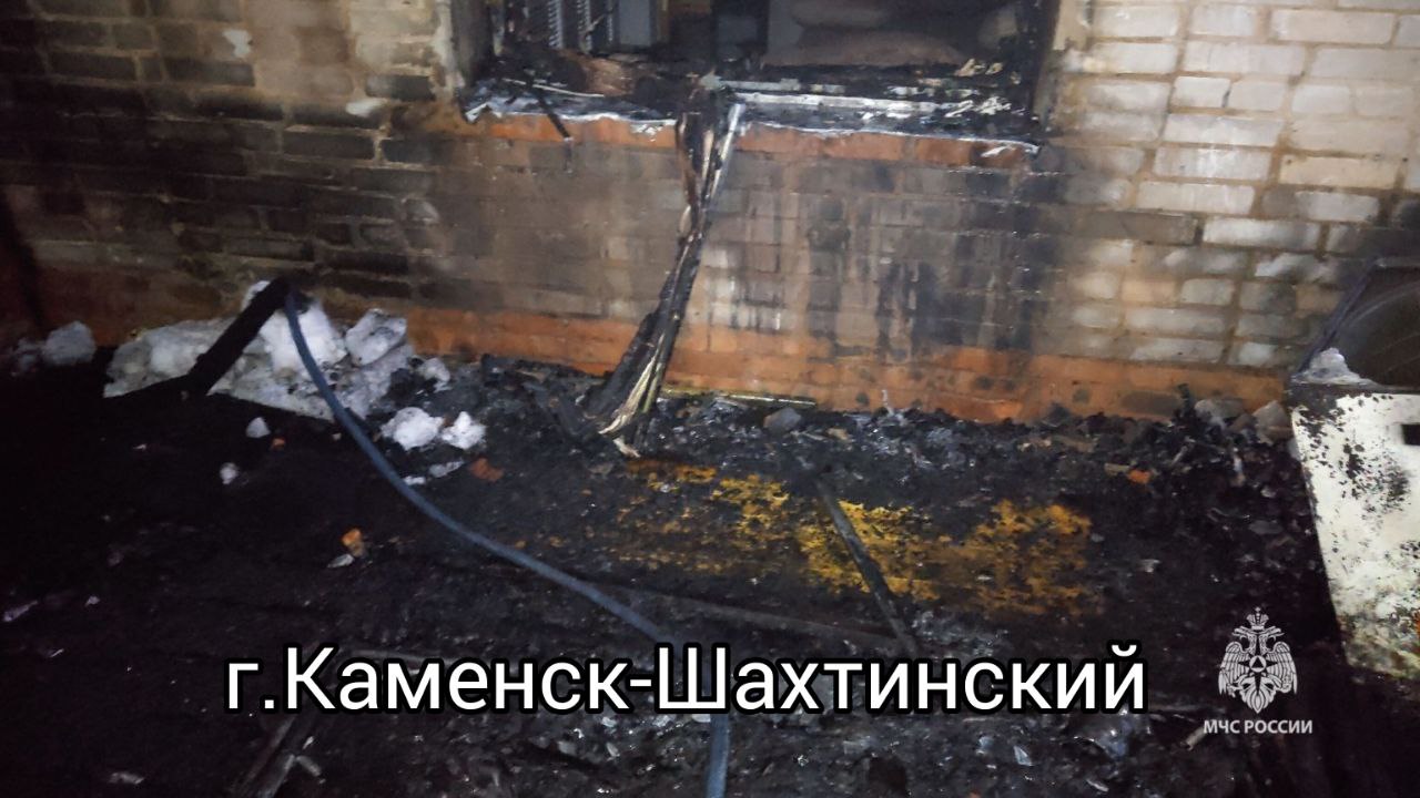 В Каменске-Шахтинском загорелся дом от линии электропередач