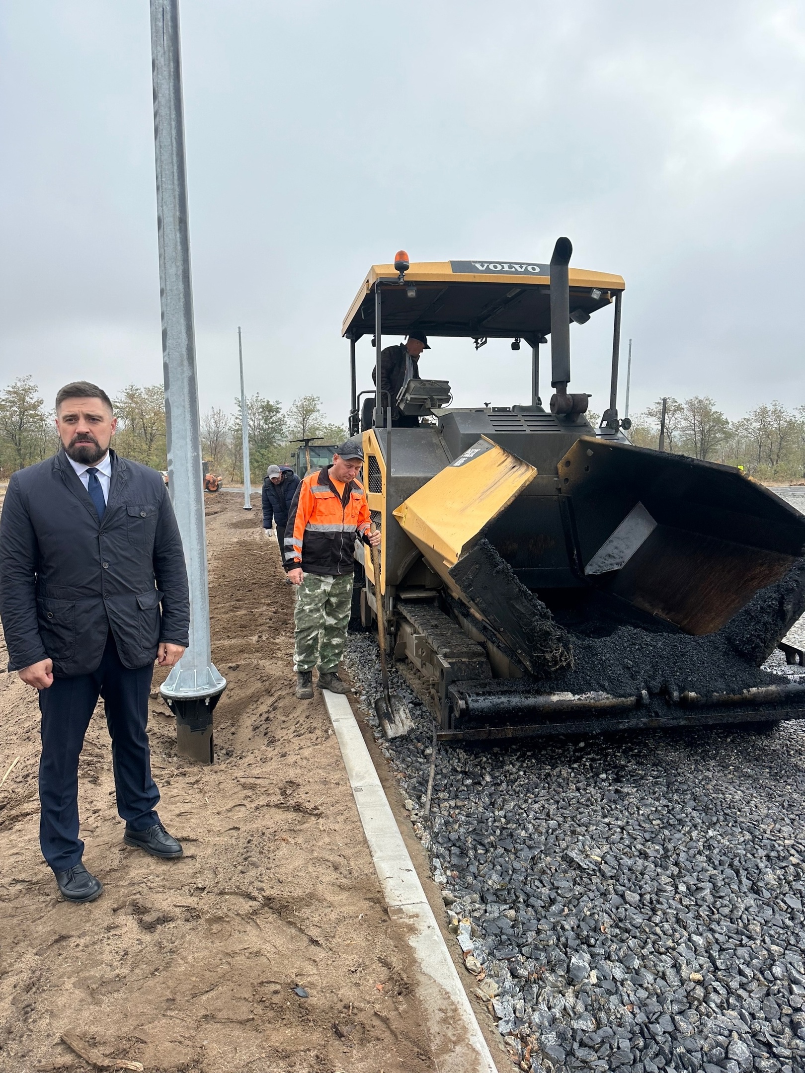 Возле старостаничной школы строится дорога 