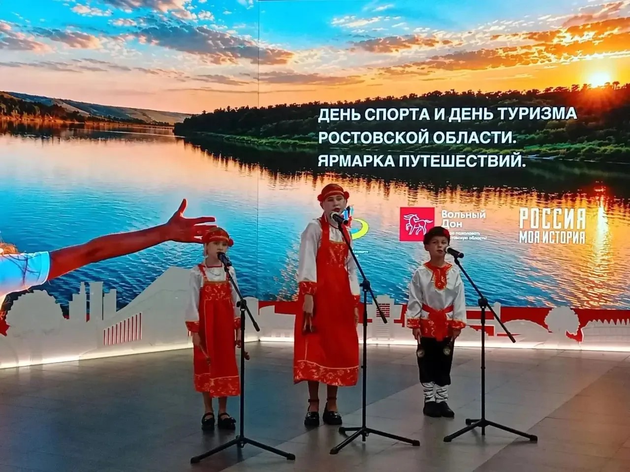 Учащиеся Детской школы искусств имени Минченкова достойно представили Каменск‑Шахтинский на региональной выставке, организованной в рамках партнерского проекта Национального центра «Россия».